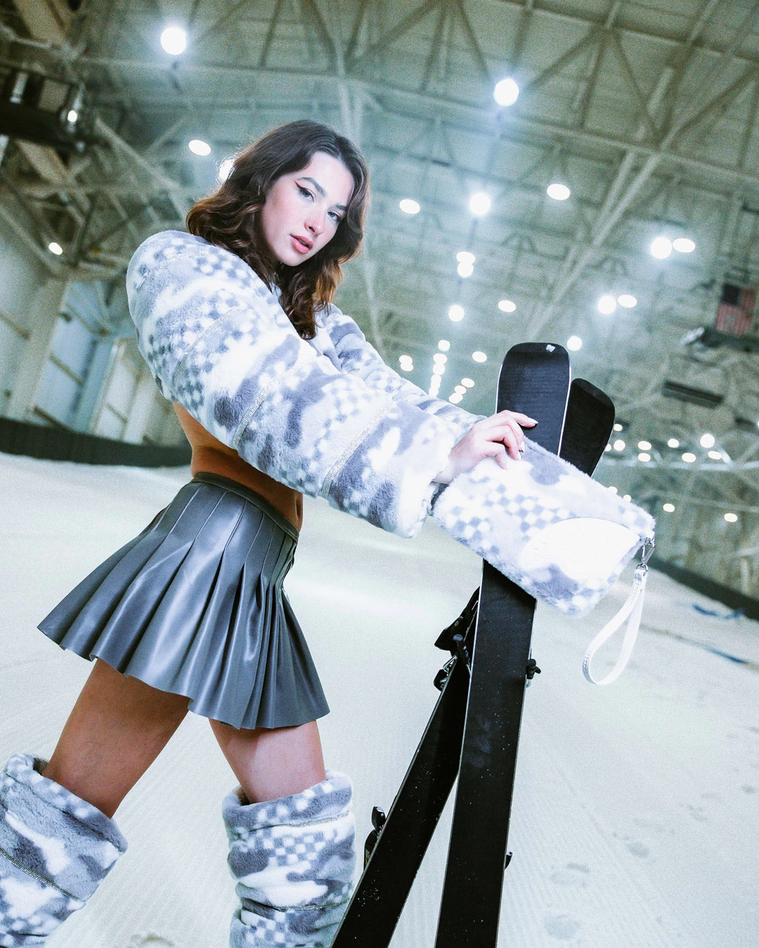 SPRAYGROUND 3AM PLUSH SWISS ALPS CROSSOVER CLUTCH 4 SPRAYGROUND 3AM PLUSH SWISS ALPS CROSSOVER CLUTCH - Image 4