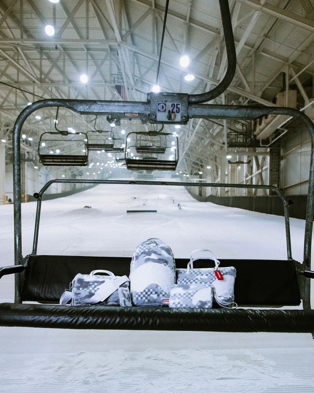 SPRAYGROUND 3AM PLUSH SWISS ALPS CROSSOVER CLUTCH 8 SPRAYGROUND 3AM PLUSH SWISS ALPS CROSSOVER CLUTCH - Image 8